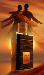 Close-up of Karus Gold Absolu bottle with subtle praline pieces and vetiver roots positioned strictly on the left and right sides of the glass.